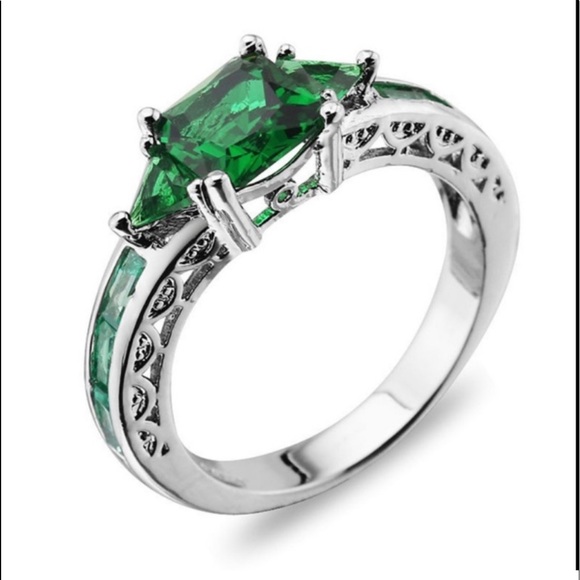 New Woman’s Stamped S925 Sterling Silver Floral Celtic 10CT Emerald Ring - Picture 6 of 11